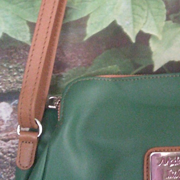 Made In Italy Leather Triple Zip Compartments Crossbody - Picture 3 of 8